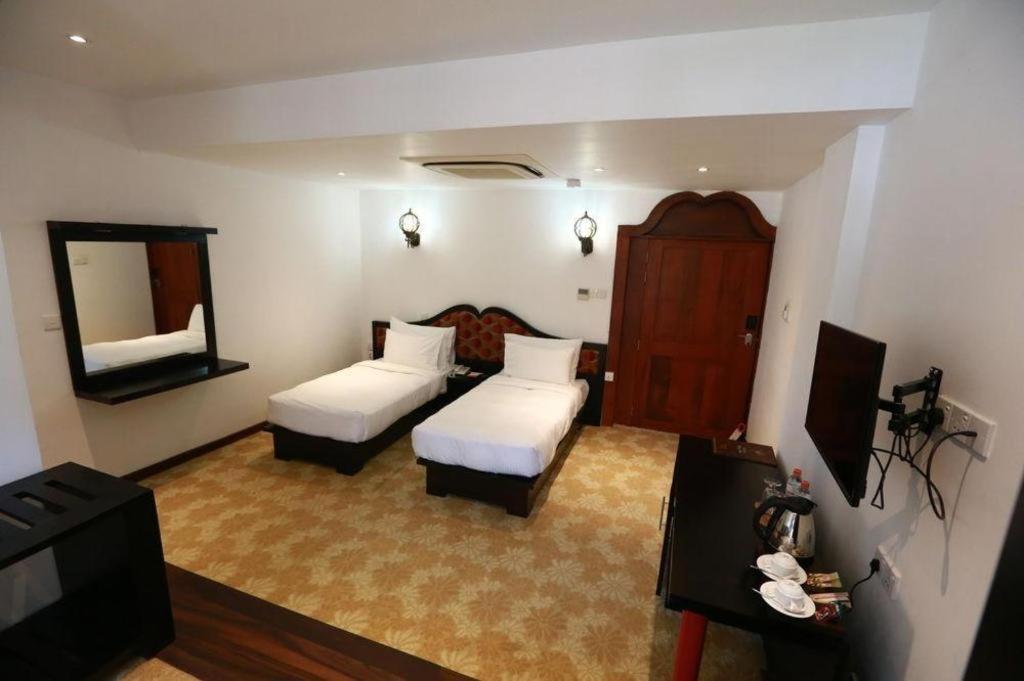 Royal Kandyan Exterior photo