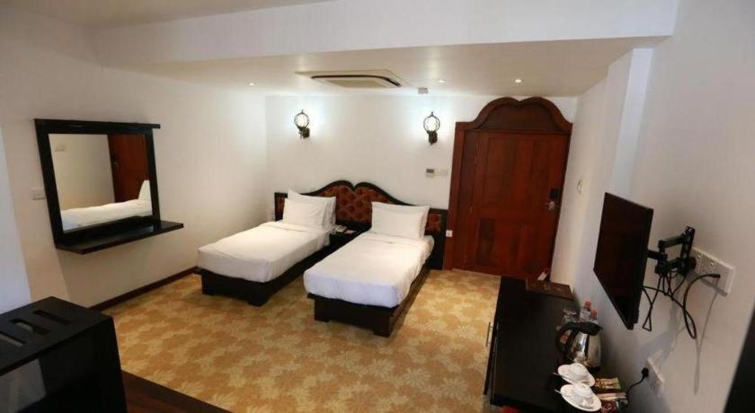 Royal Kandyan Exterior photo